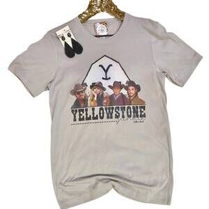NEW SOUTHERN ATTITUDE women's yellowstone western ranch vibes graphic tee in gre